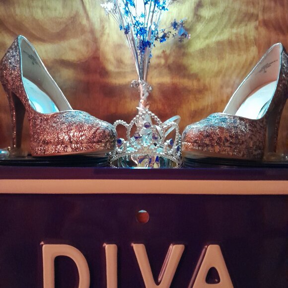 Shoes - Picture 1 of 5